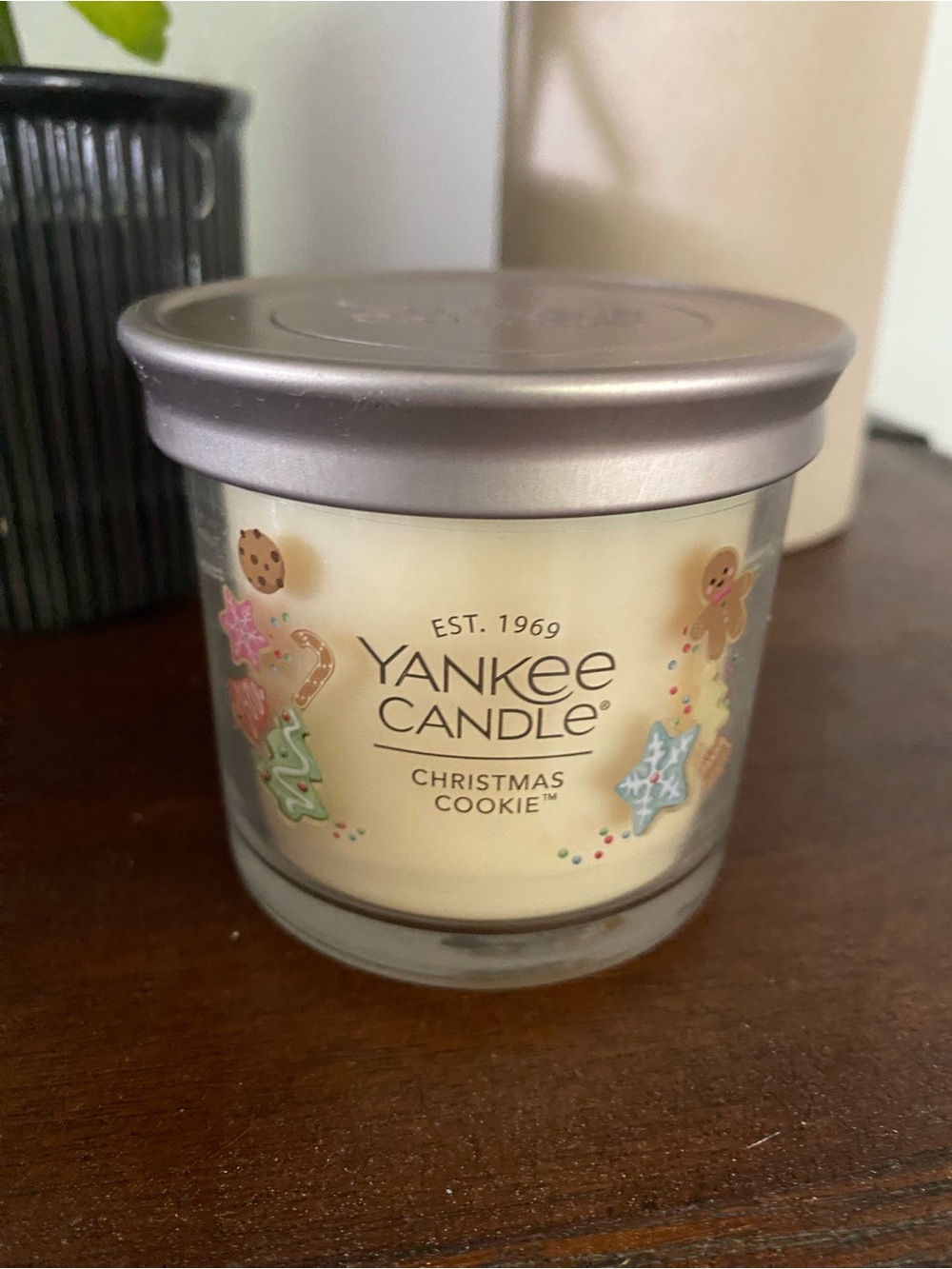 NWT, never used Yankee Candle Christmas Cookie Candle. 7oz.